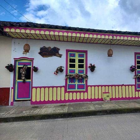 Отель Hostal Casa Madrigal Филандия Экстерьер фото