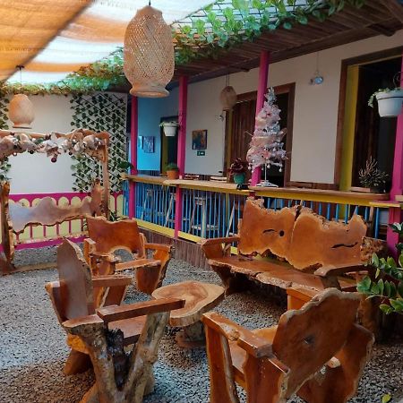 Отель Hostal Casa Madrigal Филандия Экстерьер фото