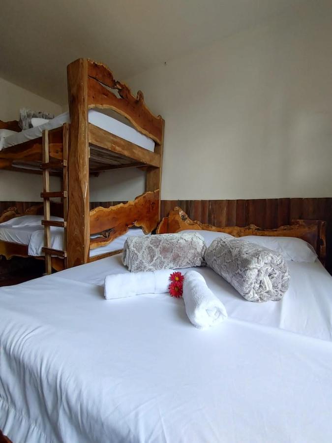 Отель Hostal Casa Madrigal Филандия Экстерьер фото