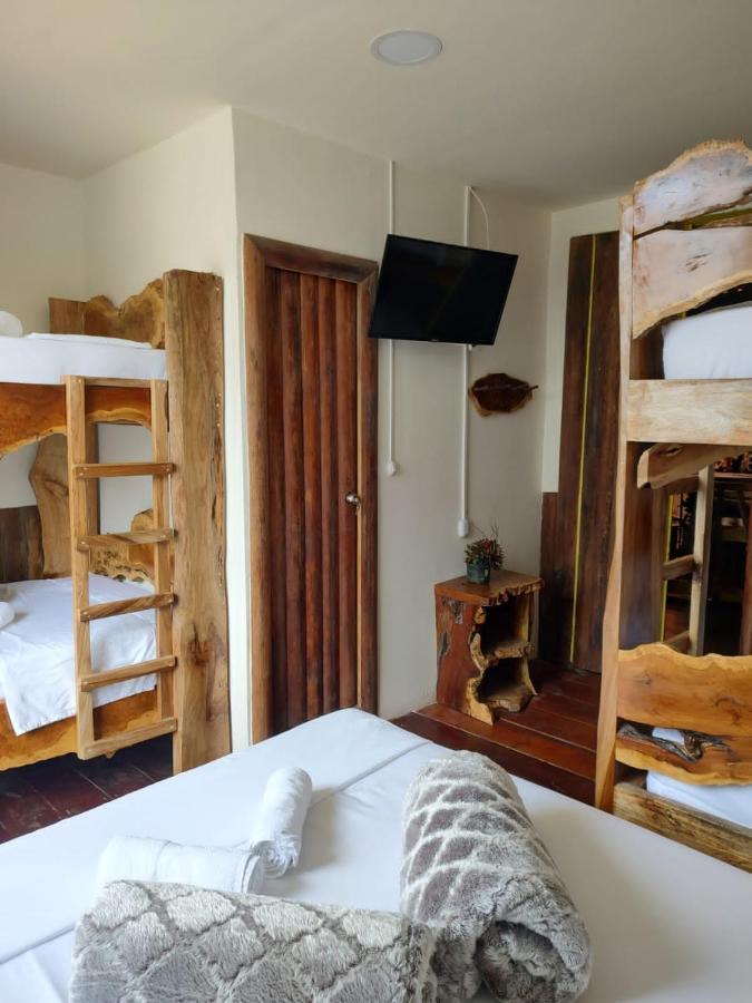 Отель Hostal Casa Madrigal Филандия Экстерьер фото