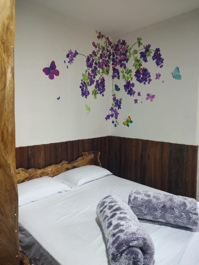 Отель Hostal Casa Madrigal Филандия Экстерьер фото