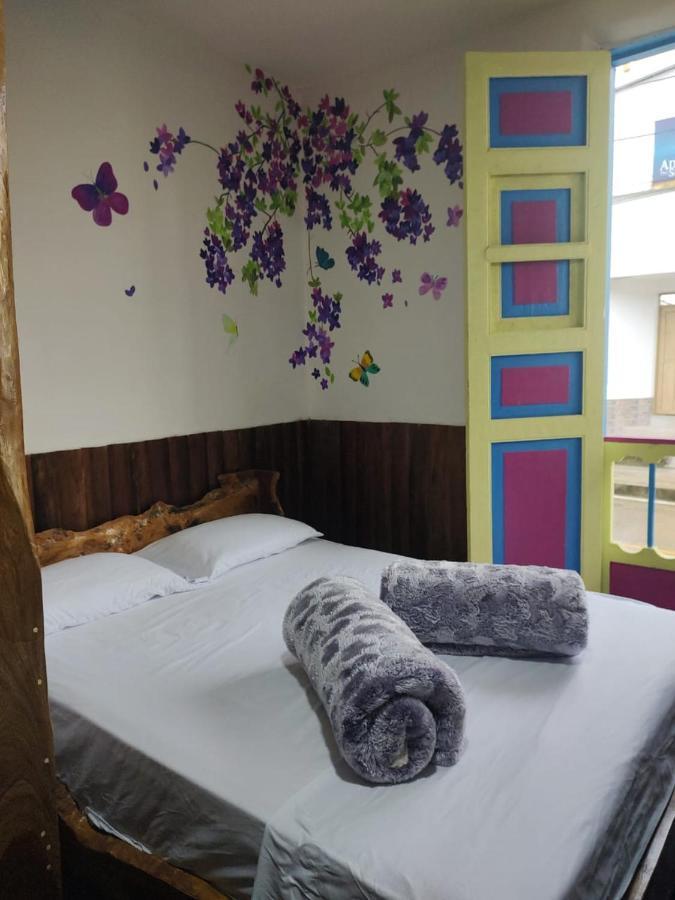 Отель Hostal Casa Madrigal Филандия Экстерьер фото