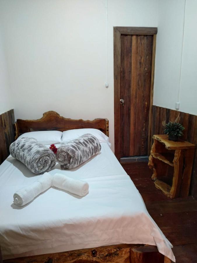 Отель Hostal Casa Madrigal Филандия Экстерьер фото